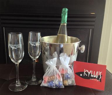 KyllosSeafood's tweet photo. There's still time to get your Kyllo's Gift Certificate in time for Christmas. Call us directly to order 541-994-3179 http://t.co/iETo5NUV2H