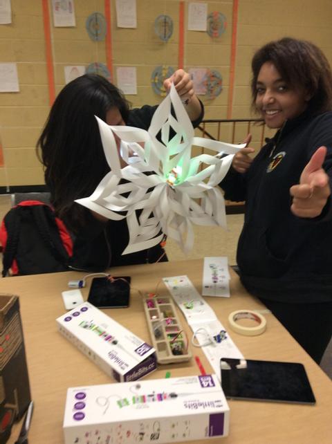 RCI_Stellar's tweet photo. @littleBits @RunnymedeCI 

We have our star for our tree!! http://t.co/HNemZOaNsa