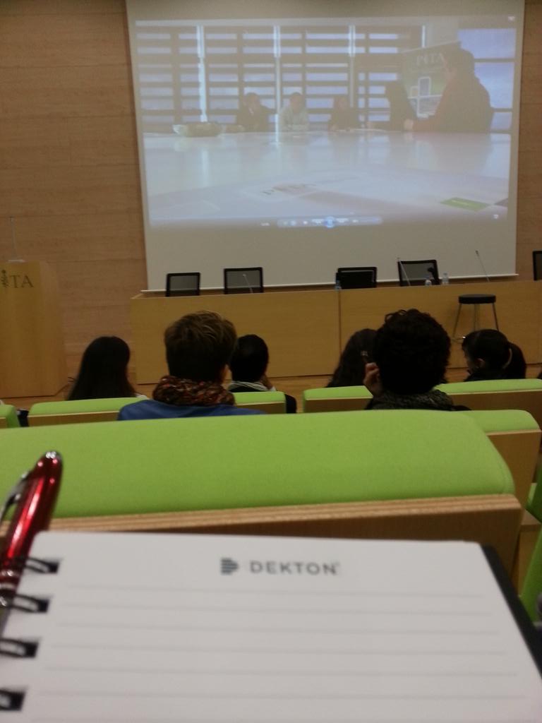 JuanFco_Truji's tweet photo. Comienza la presentación #EmprendeWeb en el edificio Pitágoras @pitalmeria con @Alexrespana http://t.co/fYaaVREVaf