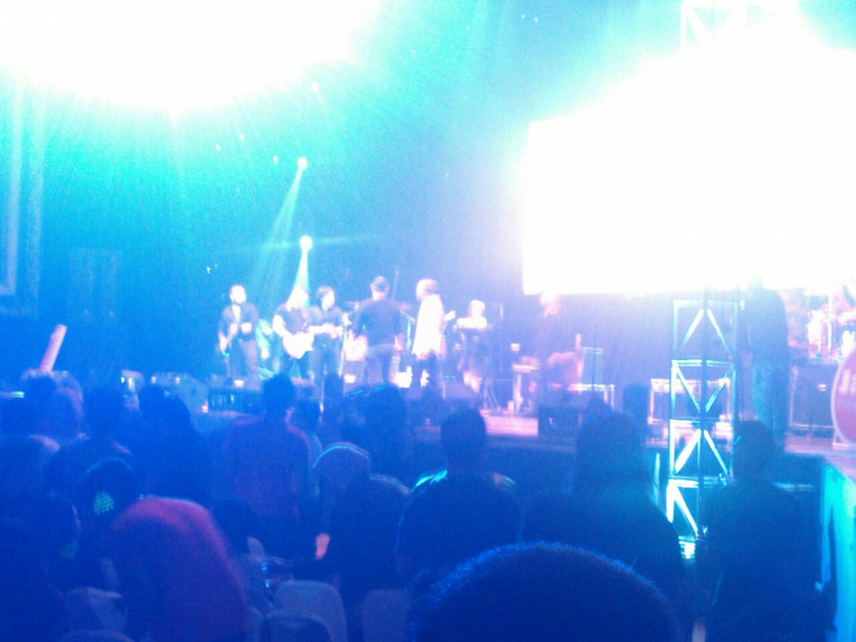 eventmalang's tweet photo. [Closing] NP kamulah satu satunya #KonserReuniDewa19 #LiveEM http://t.co/xAqfxLX1BV