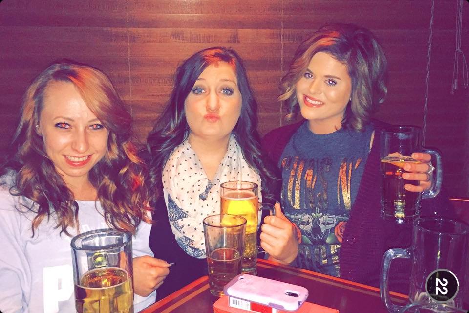 AutumnWitten's tweet photo. Beer Tuesday 🍻🙌😘 http://t.co/C0XSR3ND5w
