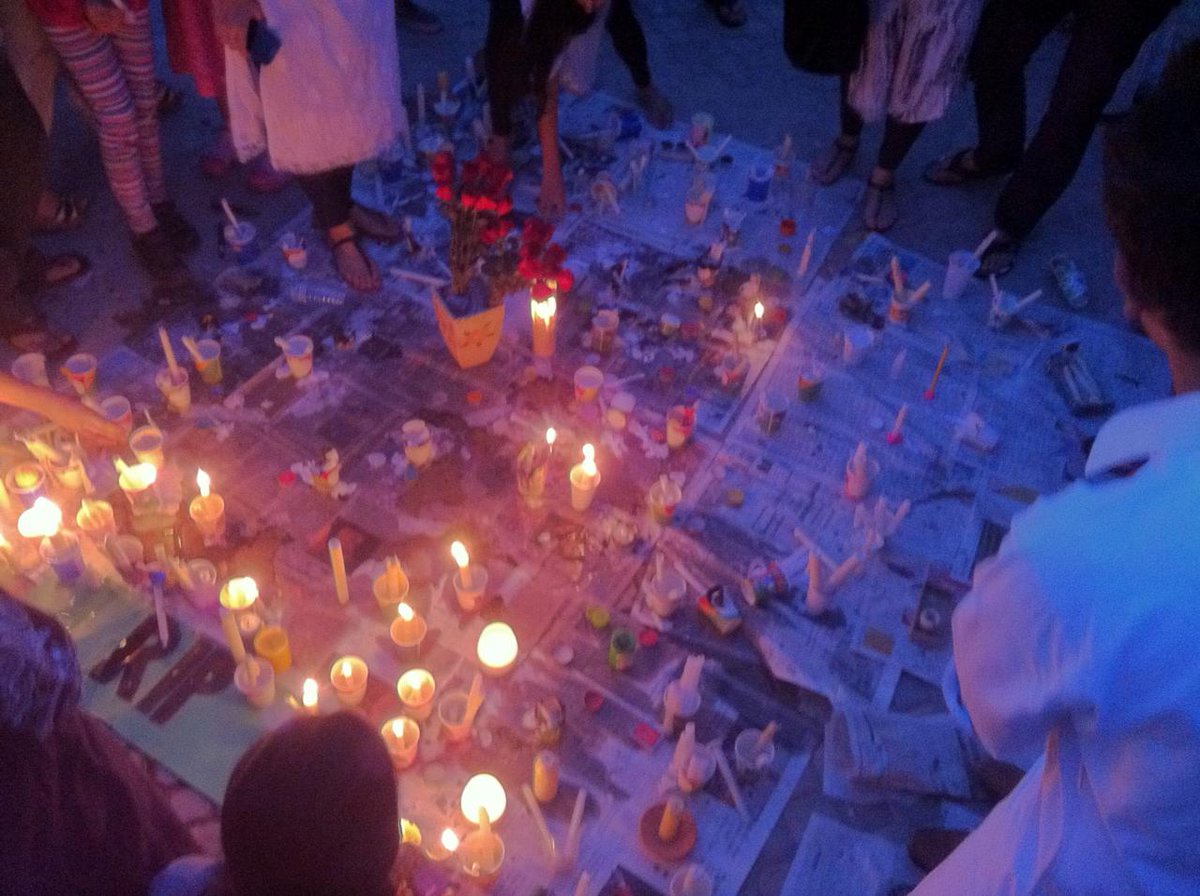 Omarrahim's tweet photo. Candlelight vigil in a Karachi park to mourn the victims of the barbaric Peshawar attack. http://t.co/Syxo8xpnc2