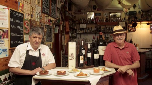 Metropoli_EM's tweet photo. 20 bares de tapas y raciones de Madrid para Navidad. http://t.co/3SstBevMp2 por @rociococido http://t.co/8LBiAs3Cb6