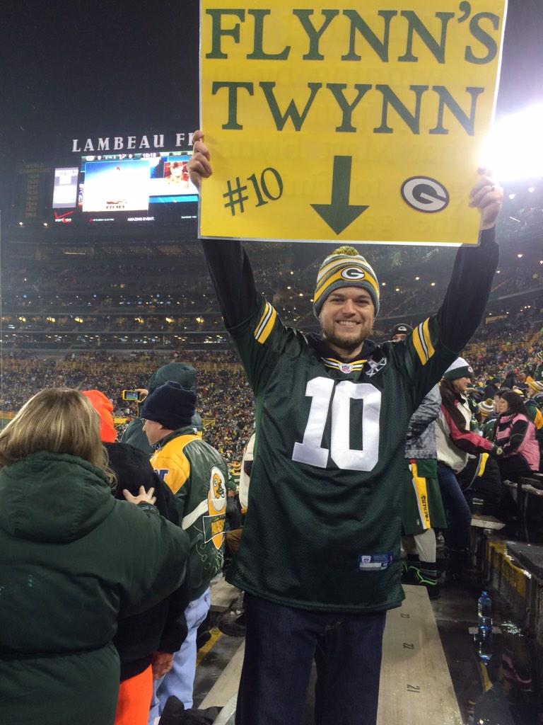 Heathermariedds's tweet photo. @ESPNMilwaukee I heard Tuesdays with  Aaron last night. My husband was the one with a "Flynn's Twynn" sign! http://t.co/cV0rtZ2860