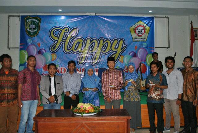 Foto Bersama HMTG, Kajur, Presma UIR, beserta Dosen, Milad Geologi Ke 2 :)