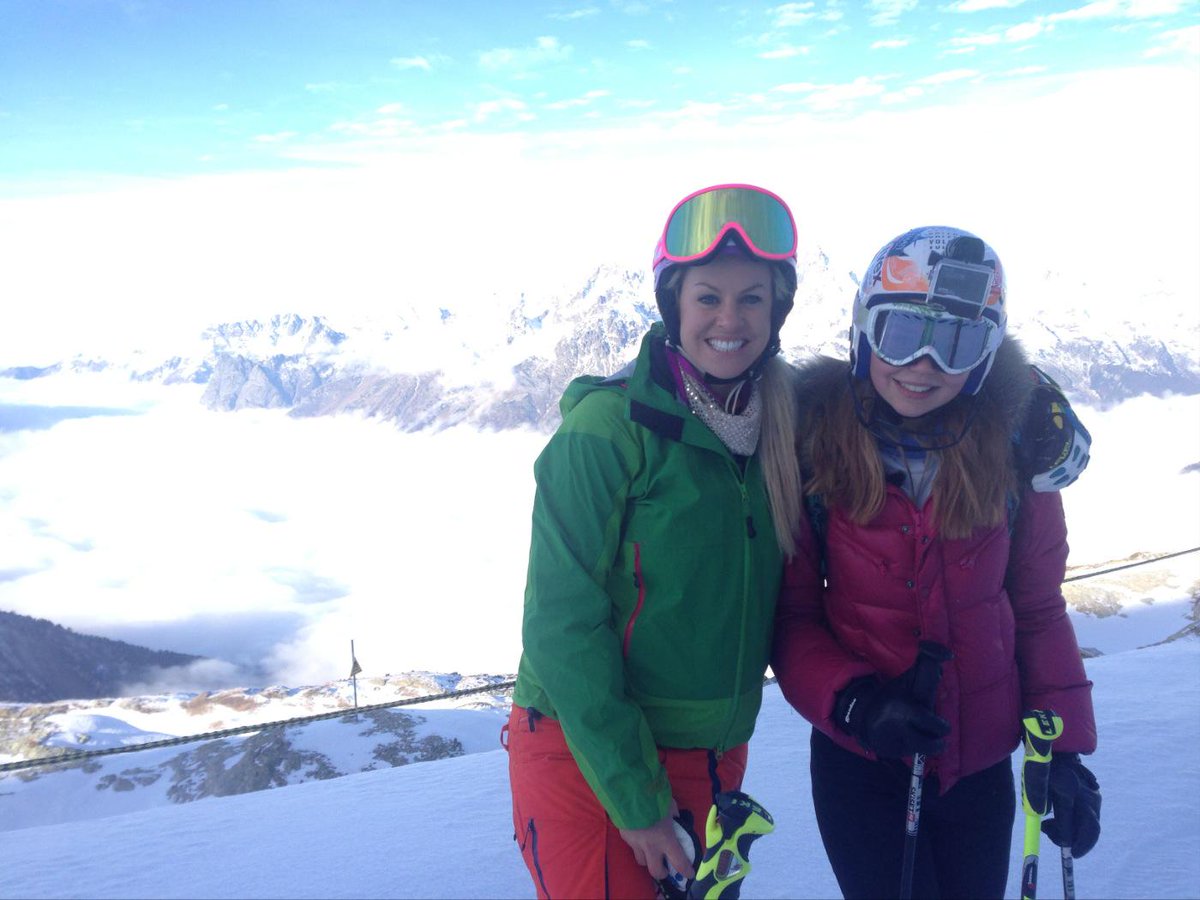equity_club's tweet photo. Equity groups on the slopes with @ChemmySki #themountainiswaiting #alpedhuez http://t.co/SaoDQawuSd
