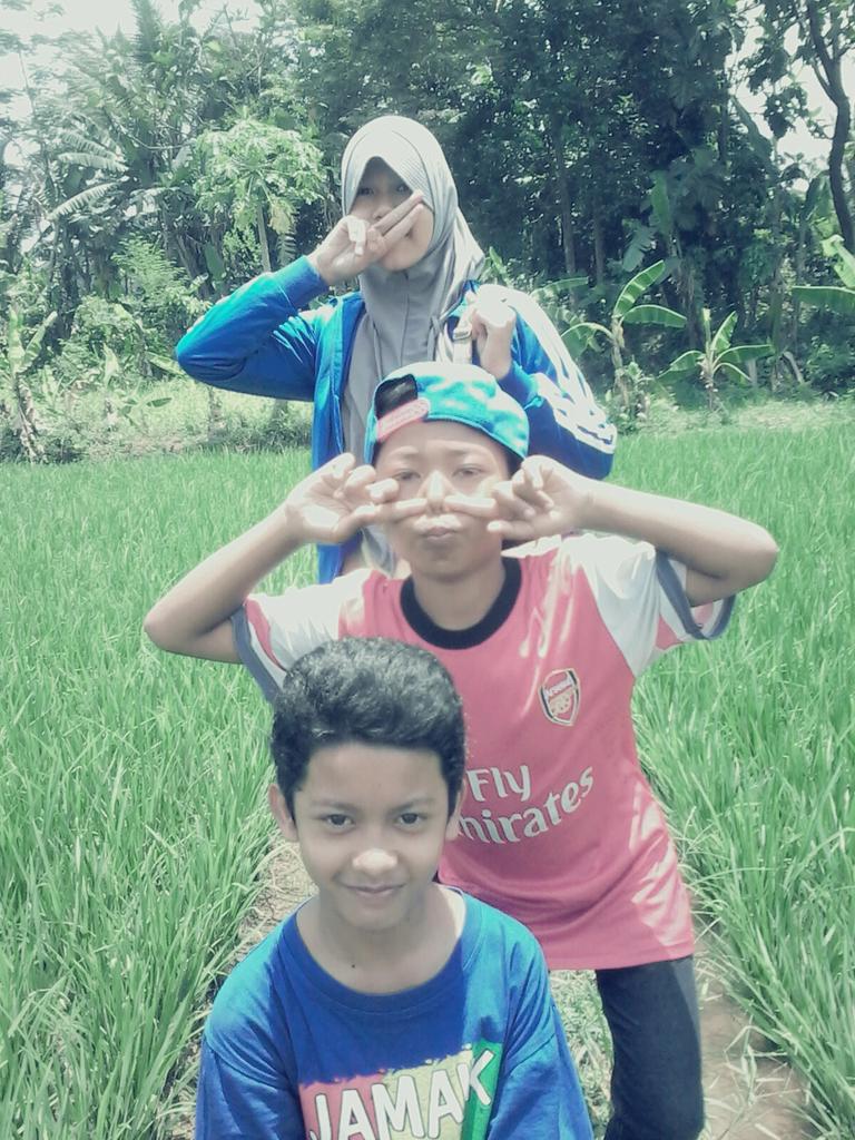 TMustof's tweet photo. Abis dari sawah http://t.co/K6zEPXWLzX