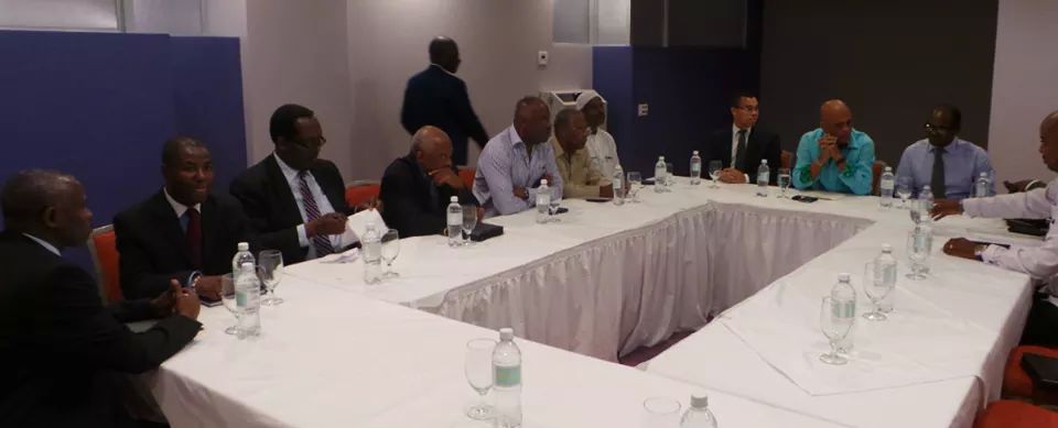 philpy89's tweet photo. Le président Martelly en pourparlers avec des représentants de la Fusion,Inite, Kontra Pep et Ayisyen pou Ayiti http://t.co/SHnupk8ILY