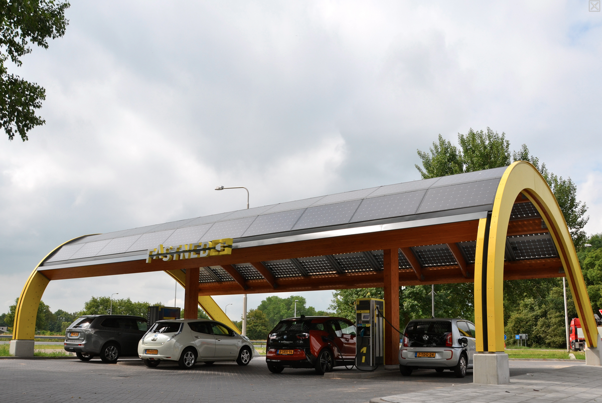 EVInstitute's tweet photo. @fastned gets #EU-support to install #fastchargingstations along major highways: http://t.co/zt2Yei2f3t #solar #wind http://t.co/uKJAMaVB6B