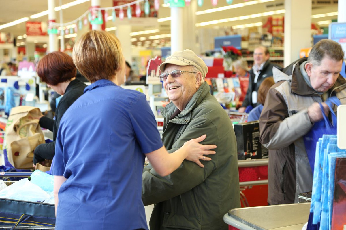 Every little helps – From today 400 Tesco stores will have bag packers until Christmas Eve bit.ly/1zsTTGP