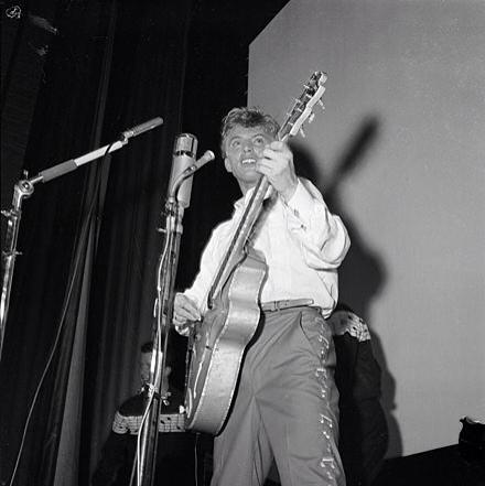 Happy birthday to a Tommy Steele 78 today!peace and love  