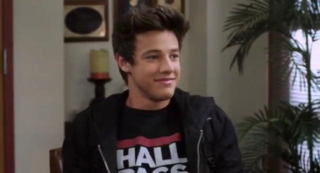 juliebste's tweet photo. I START EXPELLED MOVIE VDIZBJG my loves I'm so proud of you #ExepelledMovieToNumberOne @camerondallas @marcusjohns 💜💜 http://t.co/oitjvrt42D