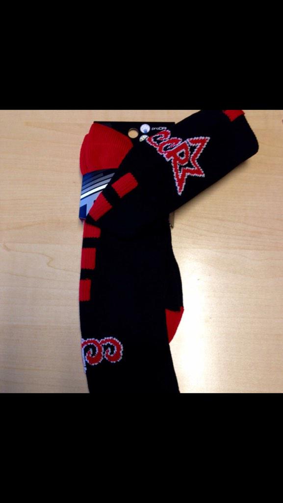 CheerCommand's tweet image. Only 8 more days until Christmas! 🎄Stop into the pro-shop to see our new items!!  #Zipups #Blankets #Socks