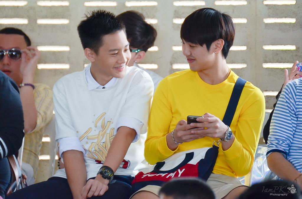 iampk_z's tweet photo. Iphone 6 เครื่องนั้นมีความลับใช่มั๊ย.....@captain2541 @whitewo_ #LSCharity2014 #lovesicktheseries http://t.co/pnBHXZHaxR