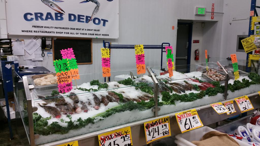 pdpham's tweet photo. Fresh seafood daily please stop by pick them up if you need them. Call seafood manager for assistant. http://t.co/r6AeiHH4Te