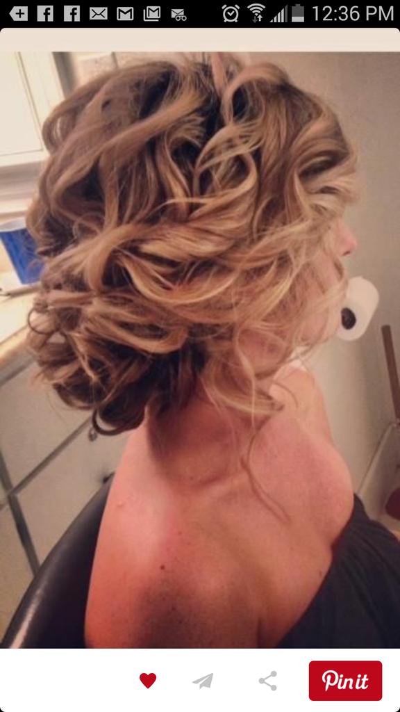 skeezix6345789's tweet image. How about a soft curled do for Christmas? #hairdos #ChristmasCountdown #DecaturMetro #Decaturish