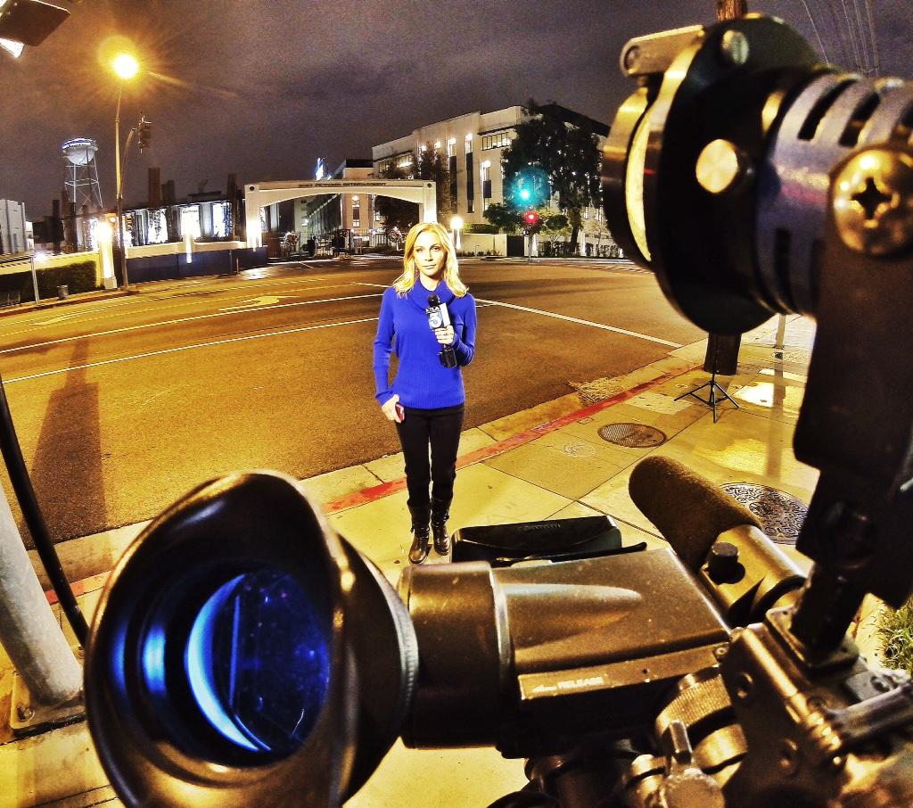 LATVPHOTOG's tweet image. KTLA's Kacey Montoya going live outside of the Sony Picture Studios on Tuesday night. #tvnews #SonyHack #SonyLeaks