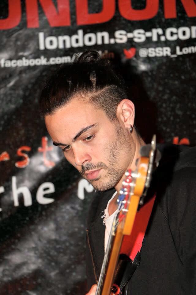 AlexVargasFans's tweet photo. Sharpest Bass Face #controlandCalm vs http://t.co/ggR5oarQIa