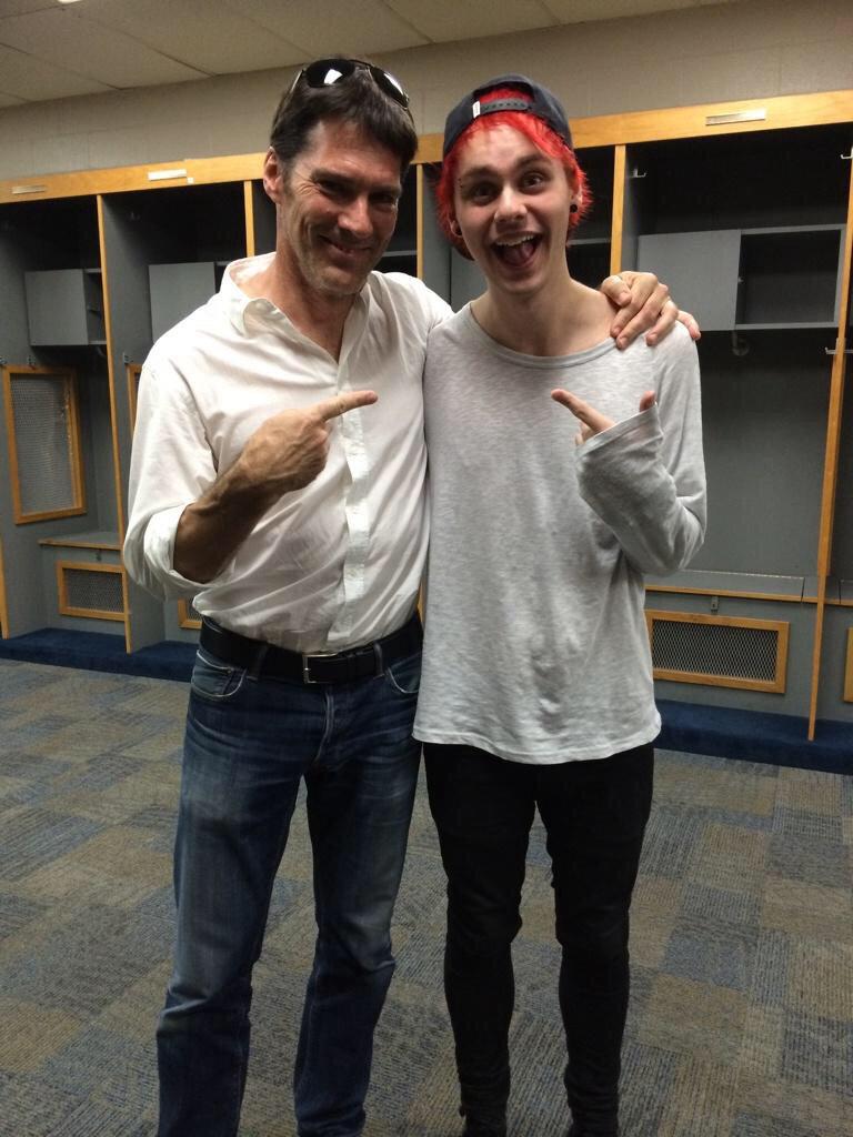 Holy skdkakend
Michael why kajdkskd