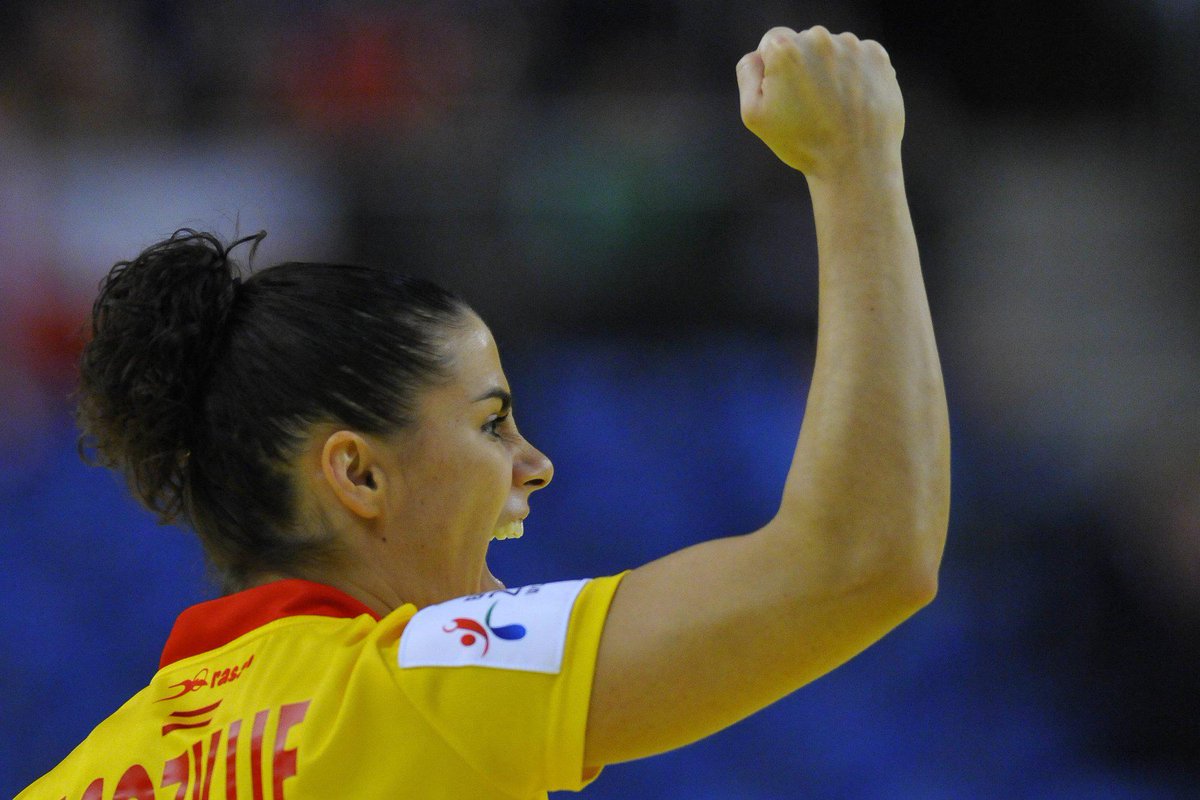 elpais_deportes's tweet photo. España luchará por las medallas en el Europeo de balonmano tras vencer a Dinamarca (29-22) http://t.co/6Phz3Hj92c http://t.co/bZ9vMGVHxS