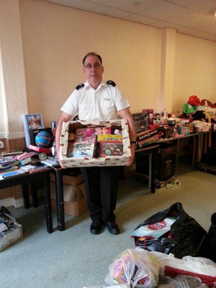 AshfordBrenda's tweet photo. Took all our toys to Salvation Army @r8chjones @stevevicks @group_16 @Carlton2964 http://t.co/LXpKKxCQY8