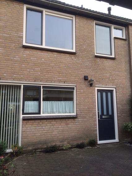 Jocbox1's tweet photo. 3e plaatsing bij een klant in Apeldoorn door #belisolapeldoorn in 2 jaar, kozijnen en een deur kunststof http://t.co/DdlK6jaR5y