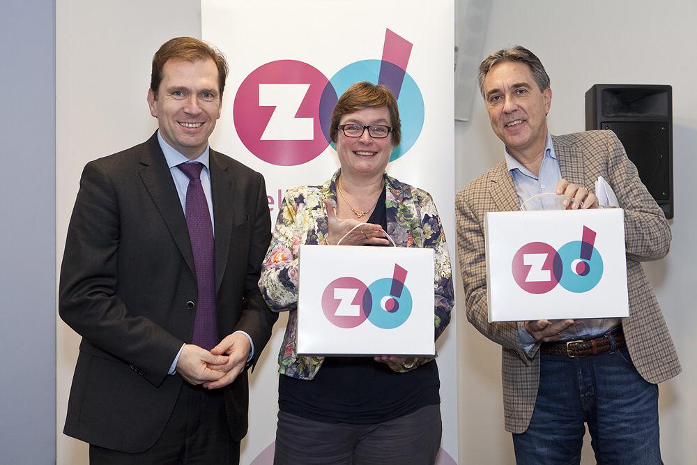 Zelfzorgonderst ZO! Implementatiekoffer uitgereikt patient en huisarts door Directeur-generaal VWS Bas van den Dungen