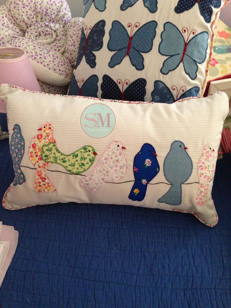 santamariadeco's tweet photo. #Almohadones #Personalizados #Patchwork #Pájaros #Mariposas #iniciales #Nombre #Bordados #SantaMaria http://t.co/KOhZpkT4q6