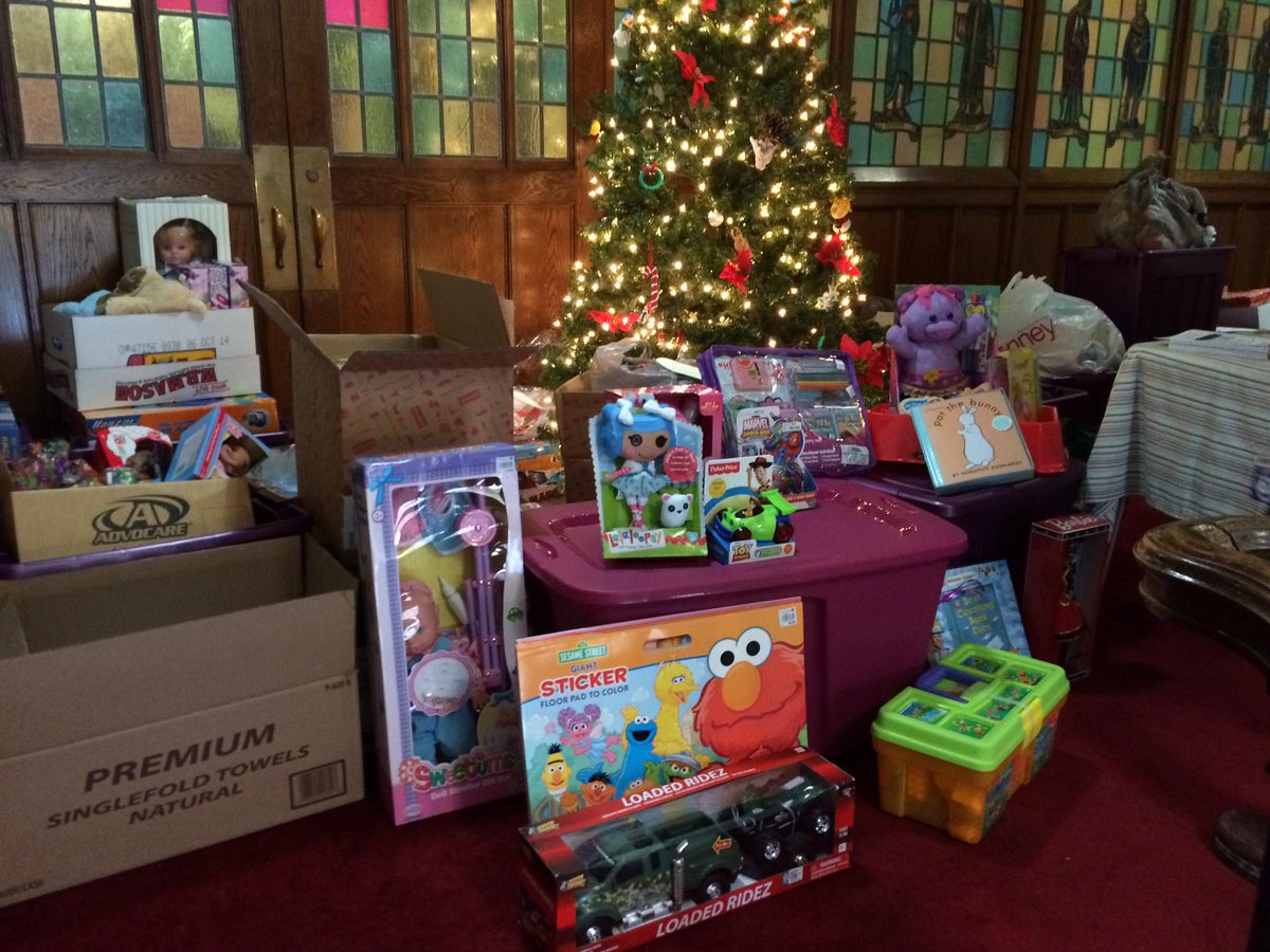 ABW_Rochester's tweet photo. Police delivered gifts &amp; toys for children survivors of DV at ABW. #giving  #purplebox #ROC #abw http://t.co/SgmdqnOz3X