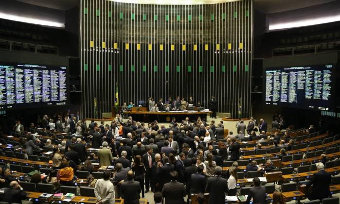 JornalOGlobo's tweet image. Deputados aumentam seus próprios salários para R$ 33,8 mil. glo.bo/1wM8rPs