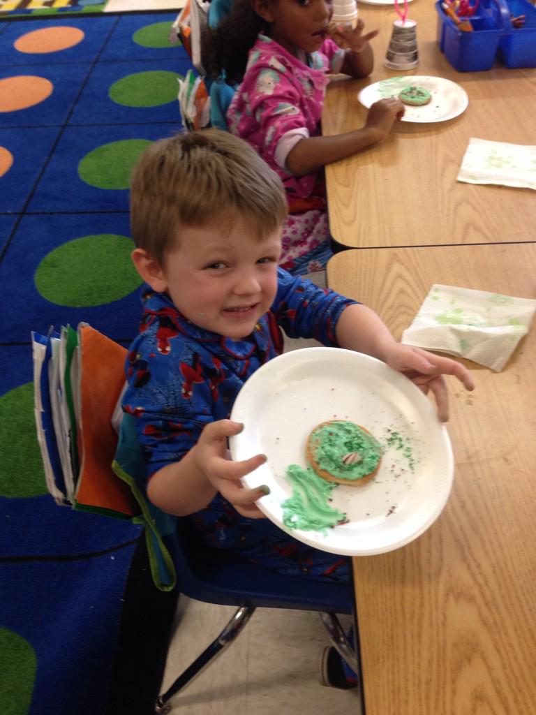 EEPTexas's tweet photo. PJ's at school and frosting smiles on faces...Polar Express day was a success in Texas! http://t.co/nIZtj1Zi1d