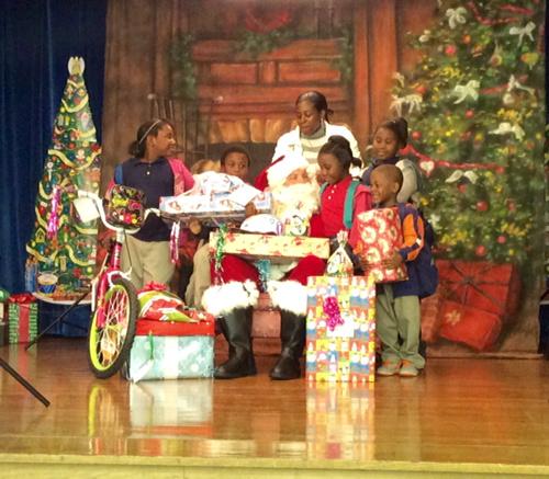 BetsyRossEs's tweet photo. Pictures with Santa! Thank you Hess Force http://t.co/YyzIyCRxO5