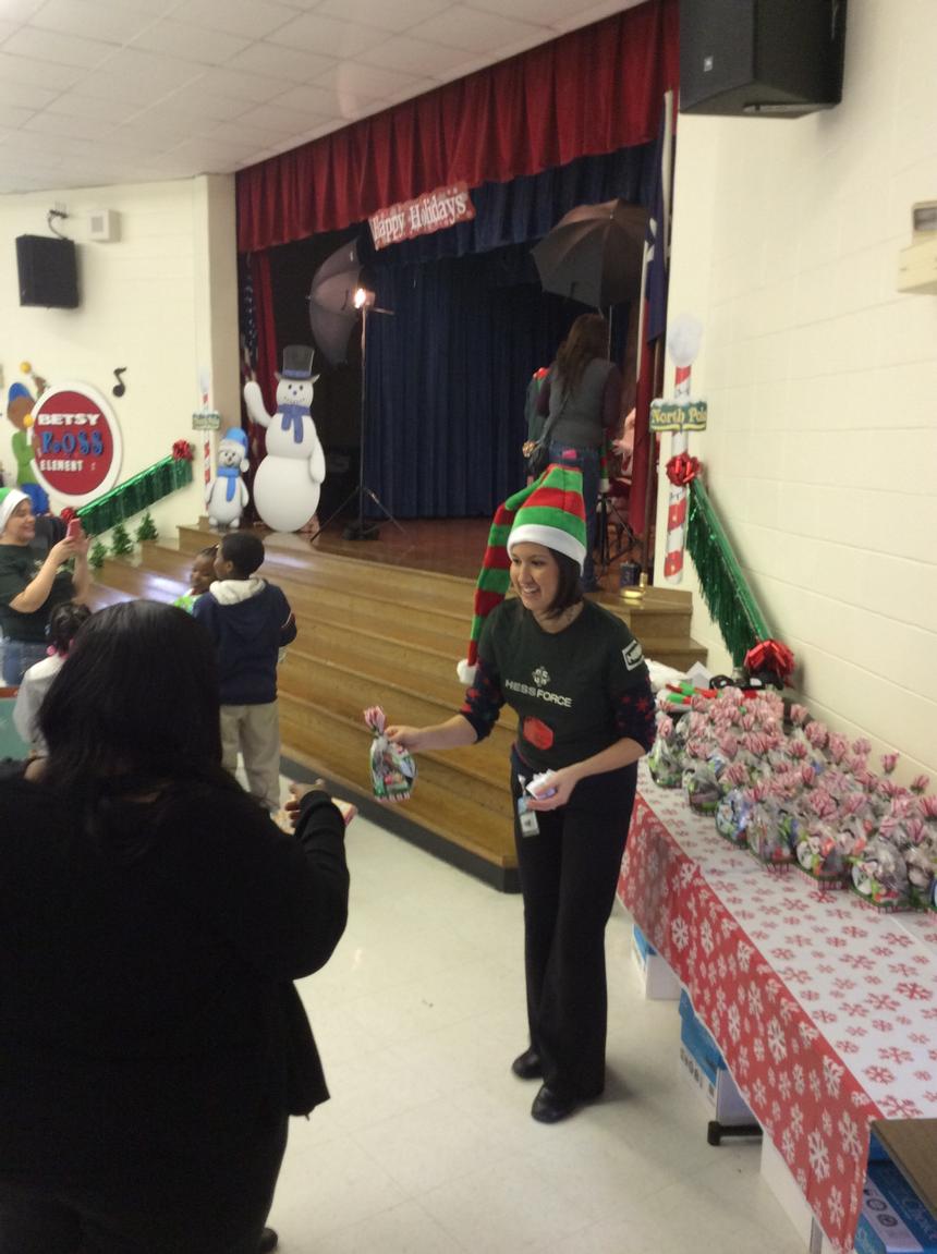 BetsyRossEs's tweet photo. Hess Force at Ross today with Angel Tree @HoustonISD @hisdSTEM @hisdSTEM @HISD_Innovative http://t.co/aL7LB31nhS