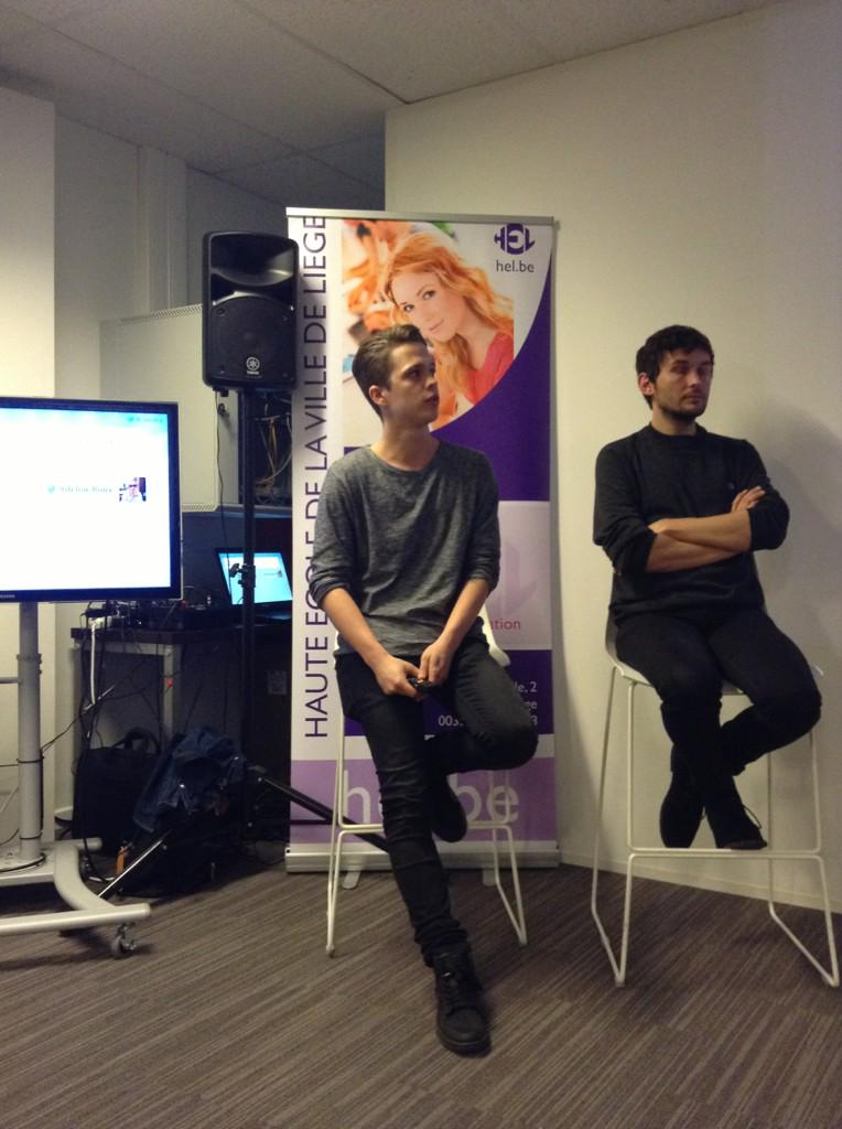 cafenlg's tweet photo. Ah. Btw, elliot a... 23 ans. Parlons #digitalnatives #cafenlg http://t.co/DUsqe6kIIP