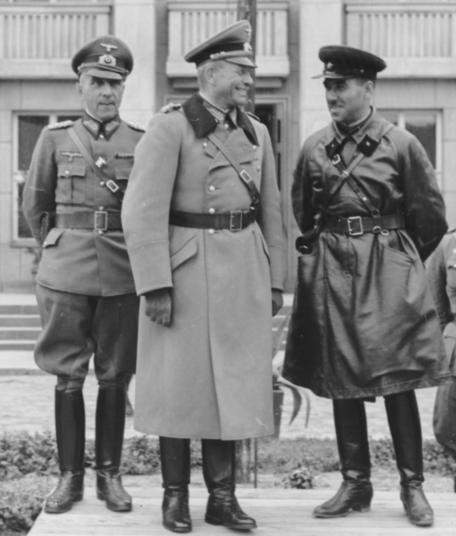 Amazing Historical Photo of Heinz Guderian with Semyon Krivoshein in 1939 