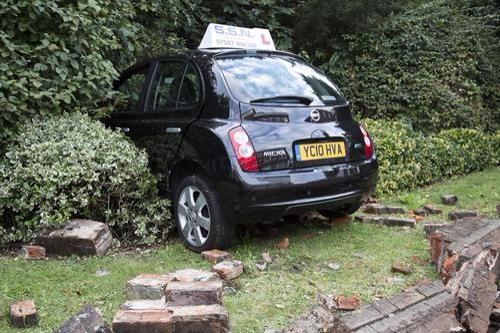 SeanParry3's tweet photo. @Grantieee @lukeyshorland @James_Parry1 @danmjones18 dans second attempt at his driving test http://t.co/SobghJypED
