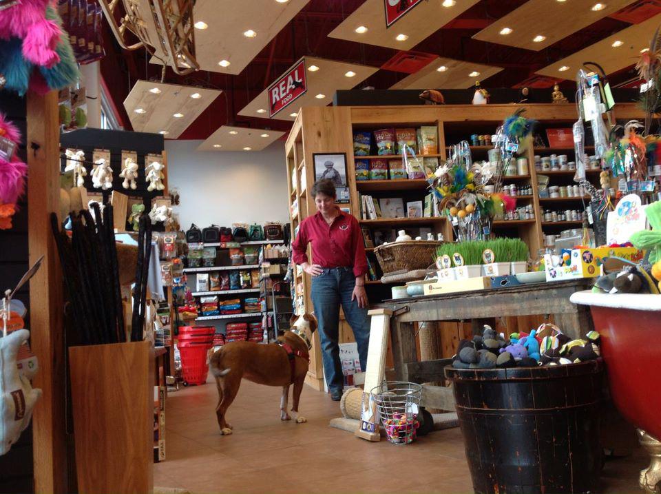 Our ReTAILer of the Week, @thebigbadwoof, is a community resource for companion animals and their guardians!
