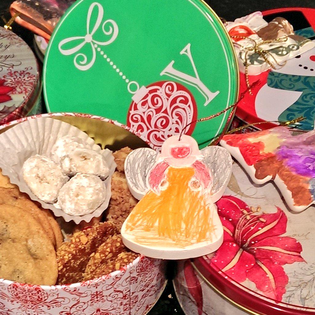 lizardrebel's tweet photo. Cookies and kid-decorated ornament for each daycare lady. @JoAnn_Stores  #MakeItGiveIt http://t.co/OqLvvupIe9