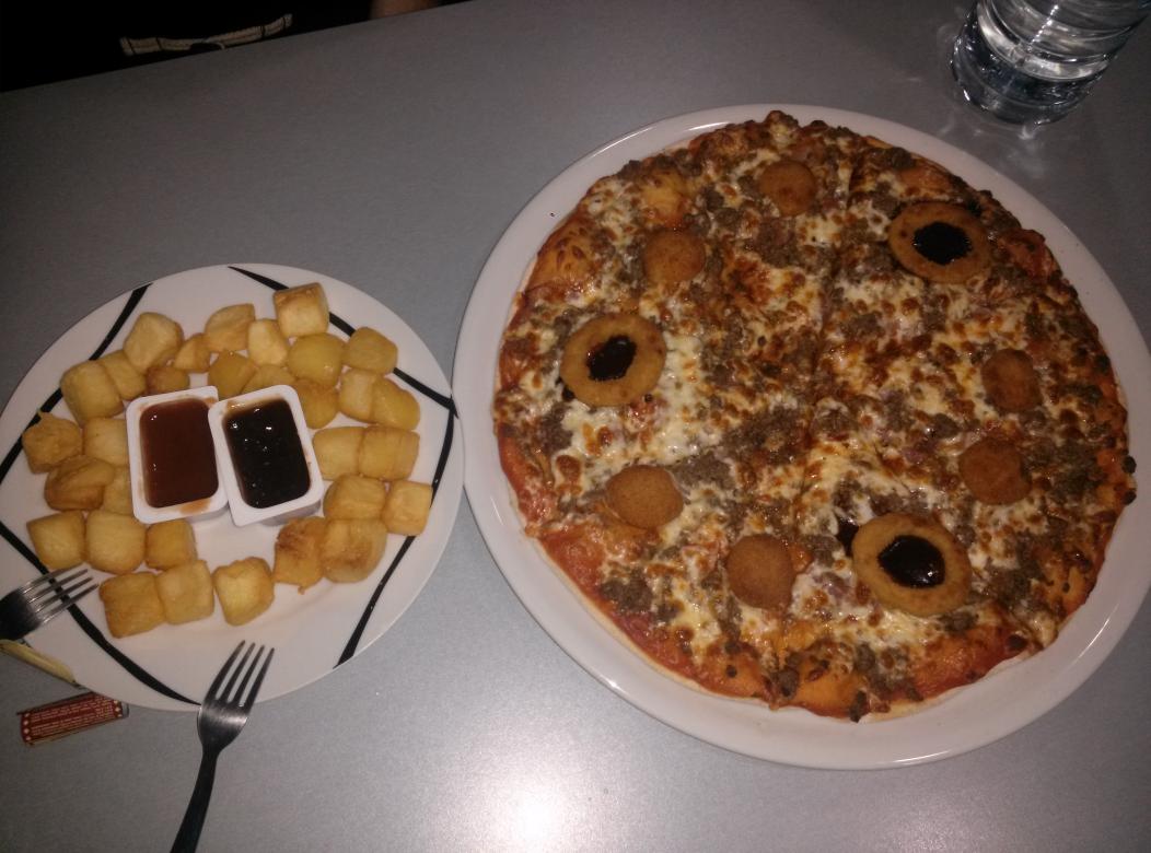 IsabelOrtiz01's tweet photo. Esto huele que alimentaa!! 😛 @AncalaMary @Daniel1991Lopez @DonAndreu http://t.co/gyW0ov4NSM