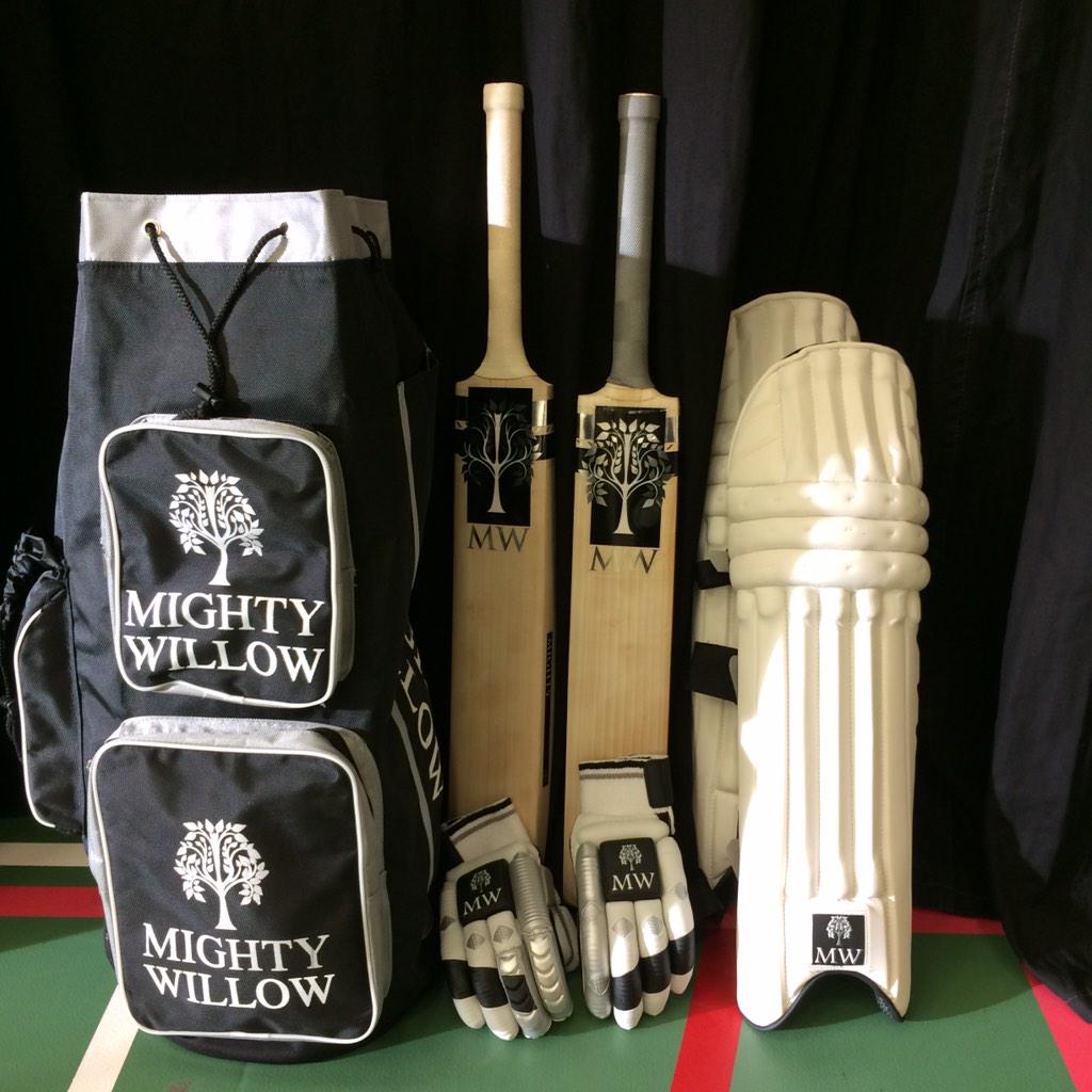 ShaaiqChoudhry's tweet image. Massive thanks to @MightyWillow1 for the great kit! Some awesome looking bats, can't wait to use them! #properkit
