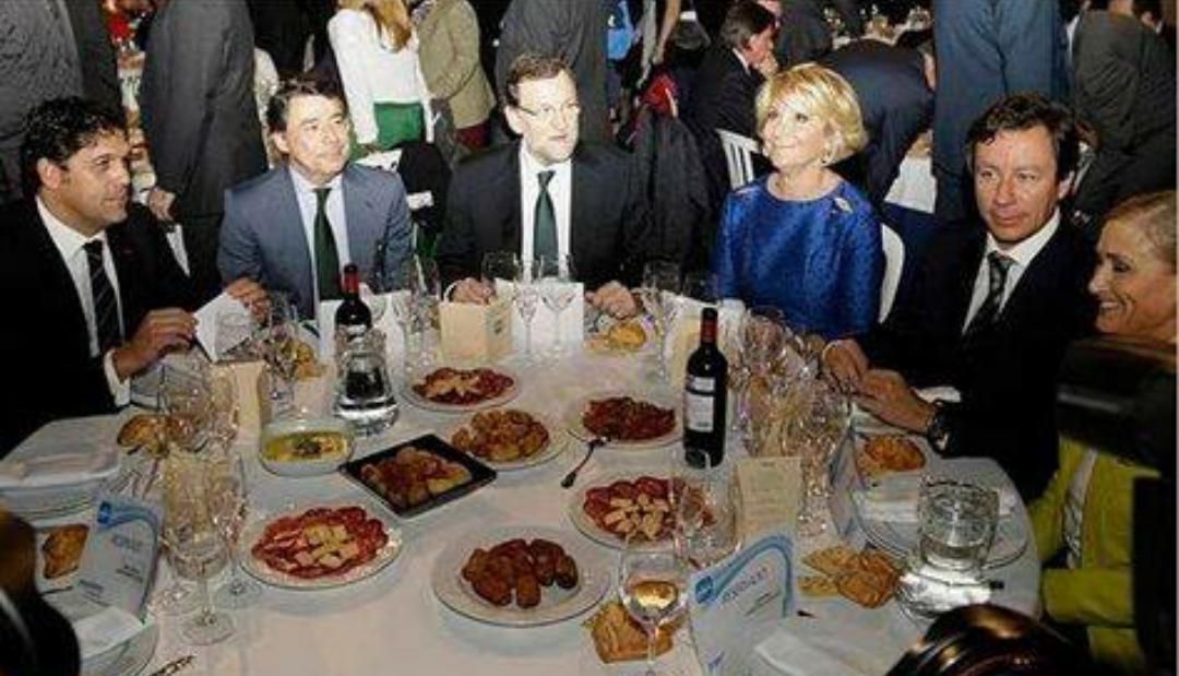 cunetita's tweet photo. Estos de la foto son los que dicen que no hay que abrir los comedores escolares porque los niños sufren obesidad. http://t.co/hT3X7bbEVf