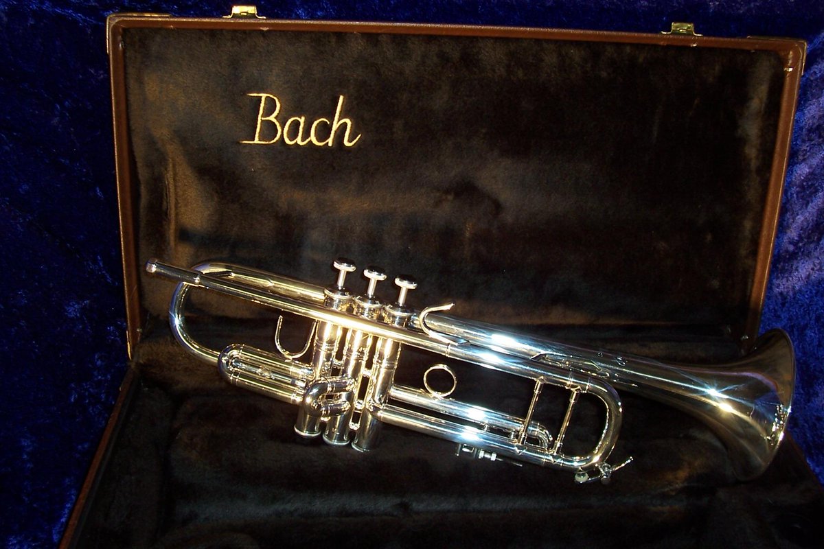 Yo_Musico's tweet photo. SÍGUENOS y HAZ RT a este tweet y gana una BACH STRADIVARIUS ML43. Sorteo: http://t.co/w6xoIrYt2I ÚLTIMA OPORTUNIDAD http://t.co/IBEF1TeV1N
