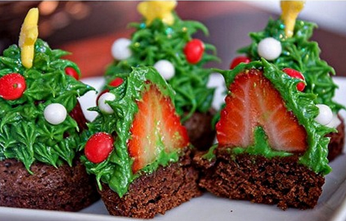PatiosDulces's tweet photo. RT @reybeatriz25: @PatiosDulces arbolitos de Navidad con fresa y bizcocho de chocolate! #TuiterosDulceros http://t.co/3iYB4dAPmG