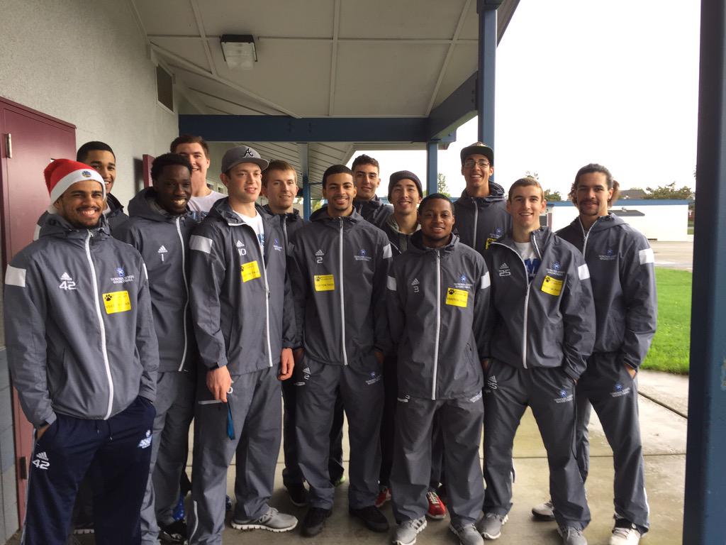 MVMountainLions's tweet photo. Thank you @SonomaSeawolves basketball team for visiting today. #reachhighmv #theyaresotall http://t.co/PVWEGbiJZH