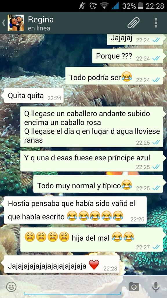 annetaa_a's tweet photo. Conversaciones sin sentido q hacen q un día gris termine cn una sonrisa antes d ir a dormir! @rexaaaaa 💜💜👏 http://t.co/l4z0ERcWKc
