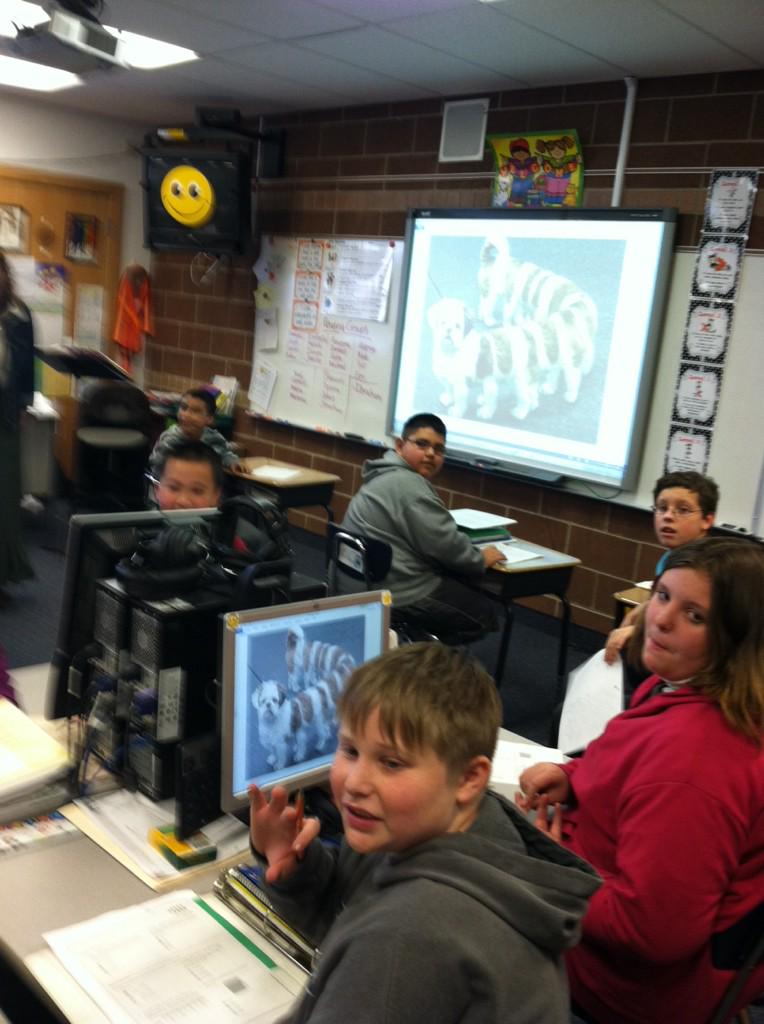 MrsMTanner's tweet image. Kathy Antczak&apos;s class uses LanSchool to write an inference piece. #edtechcontest @RedwoodElem