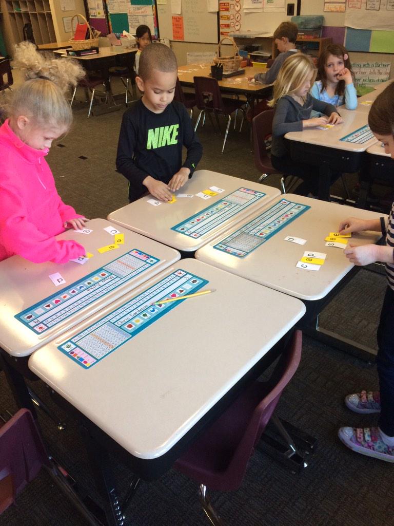 MrsLewis208's tweet photo. We made words to practice our spelling words. http://t.co/o718cPxjCO
