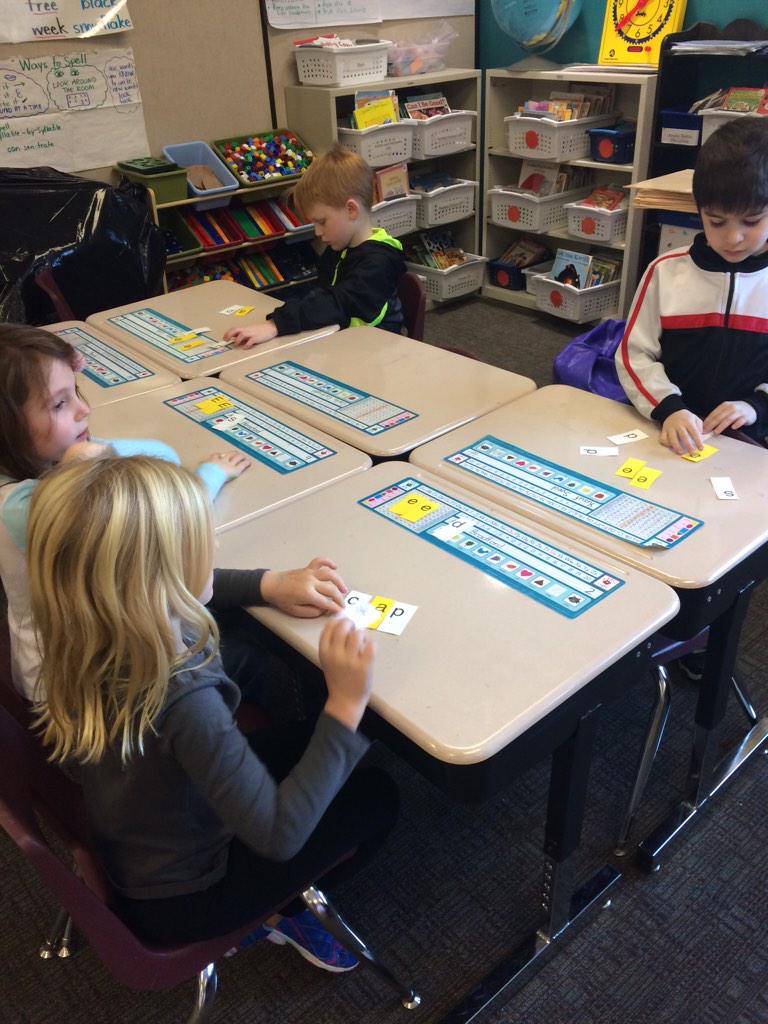 MrsLewis208's tweet photo. We made words to practice our spelling words. http://t.co/o718cPxjCO