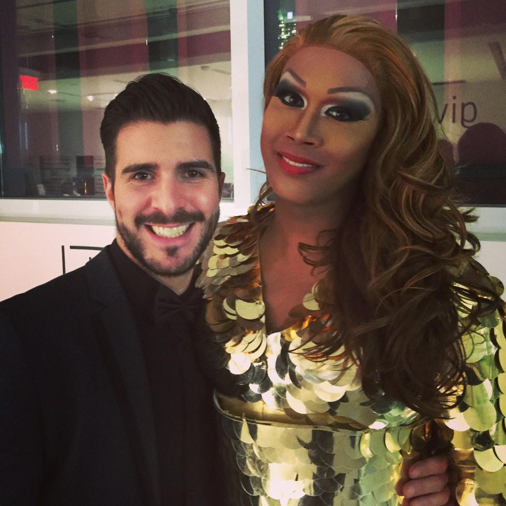 Chillin with the incomparable <a href="/SofondaCox/">Sofonda</a> #UmbraLife