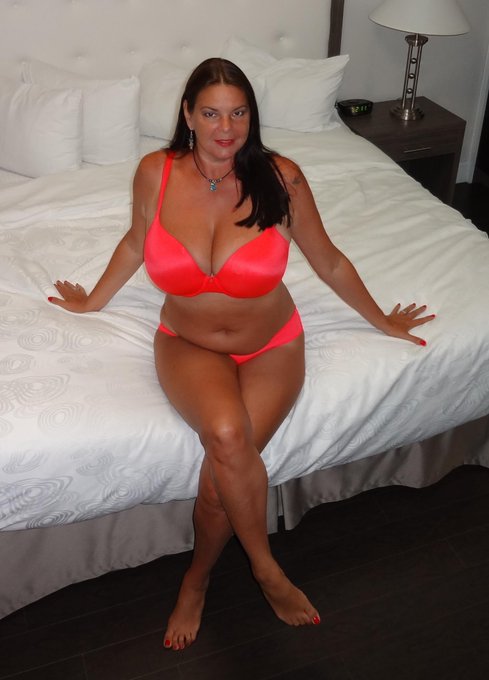 hot coral bra/panty set again :) http://t.co/YIBQmrQiOI<a href="/tag/tbt"class="tags"><span>#tbt</span></a><a href="/tag/dazedandcumfuzed"class="tags"><span>#dazedandcumfuzed</span></a><a href="/tag/naughtycanadian"class="tags"><span>#naughtycanadian</span></a>